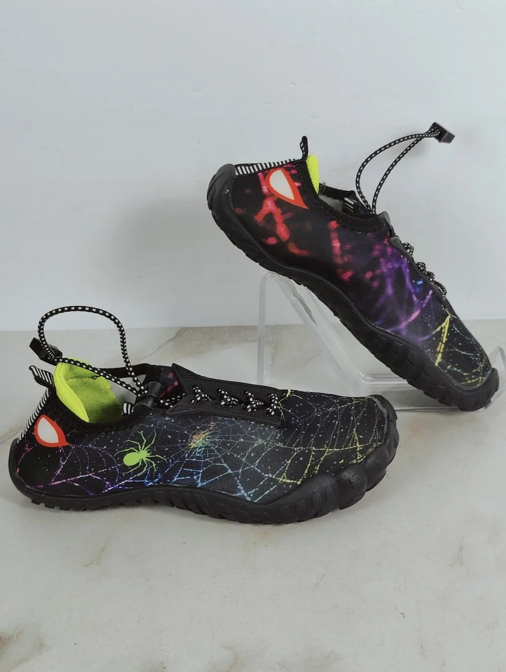 CROVA Kids' Built In Heel Grip Sole Water Shoes, Sz 13